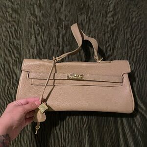 Elegant Tan Leather Handbag